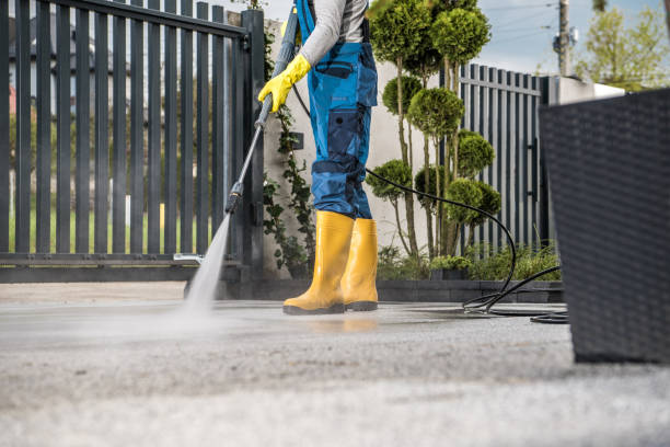 Best Animal Enclosure Cleaning  in Kingsburg, CA